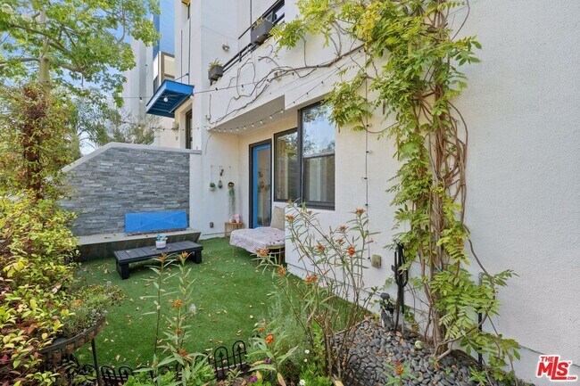 Building Photo - 12911 Bluff Creek Dr