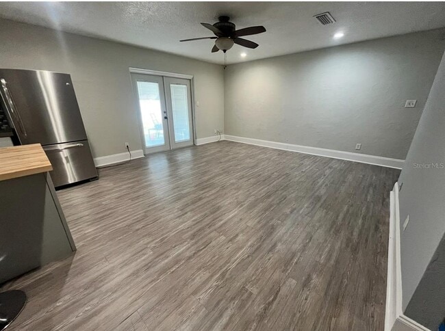 Building Photo - 339 Croton Dr