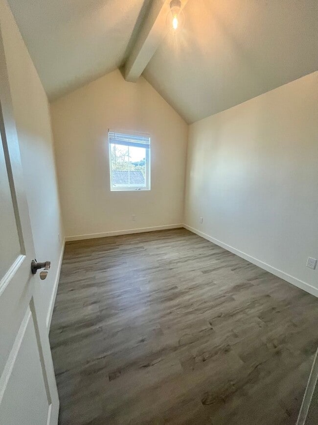 Building Photo - UPCOMING 3 BED 2 BATH HOME AVAILABLE 3/16/2026!!