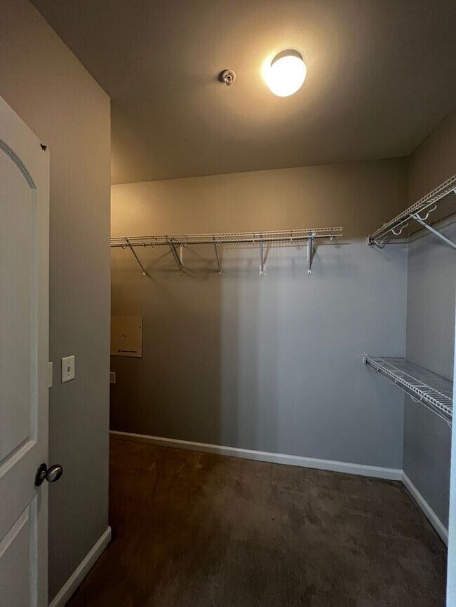 Building Photo - 3bed/2bath Townhome w/Garage - Gated Community - Plantation Estates