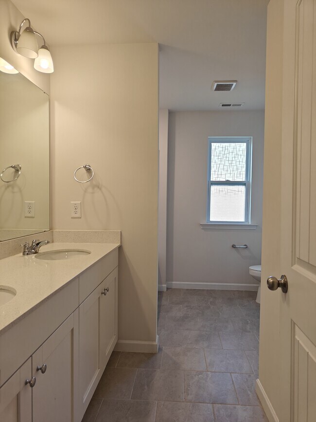 Building Photo - 756 Creekway Dr