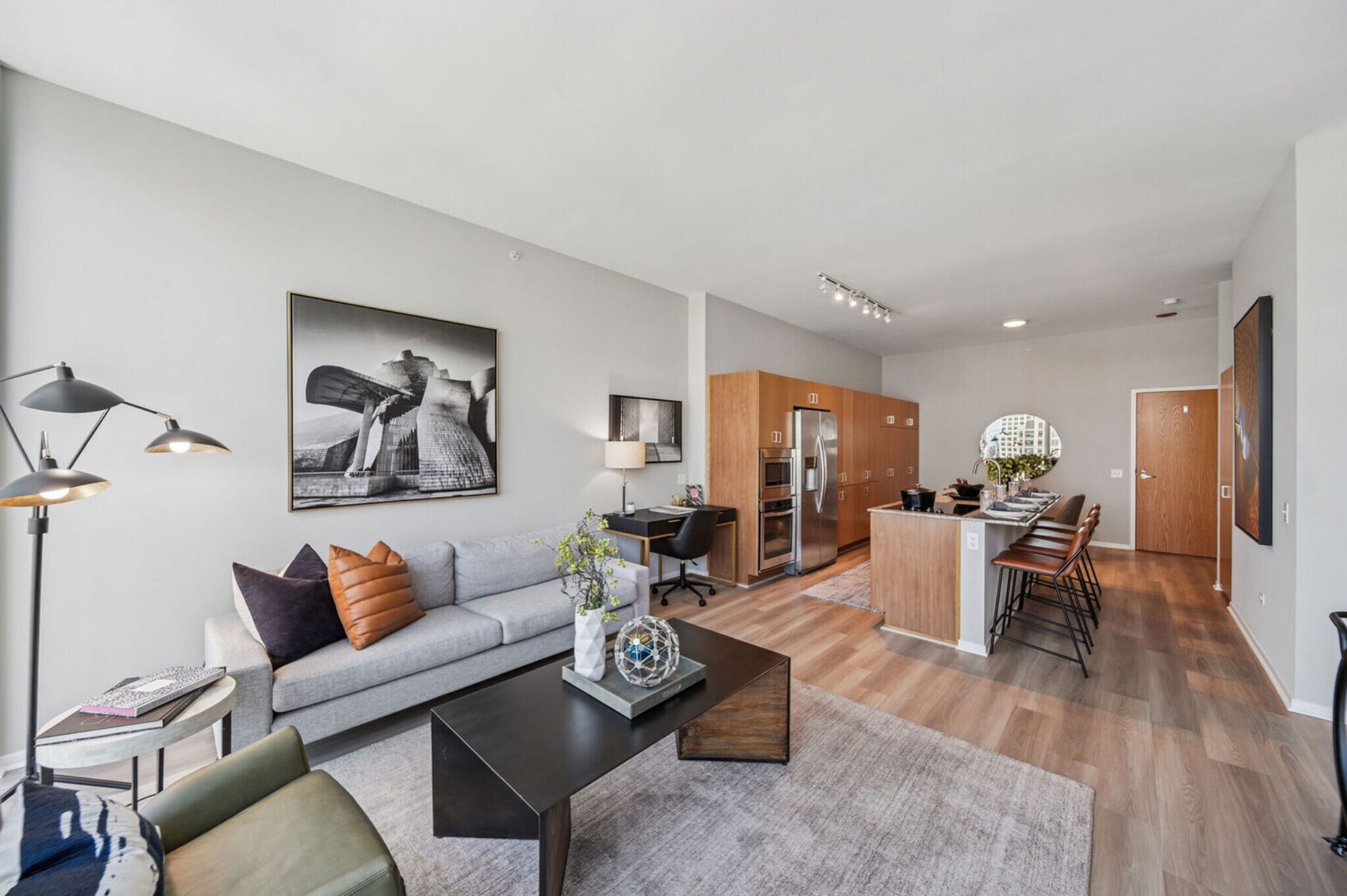 Building Photo - 808 N Lake Shore Dr