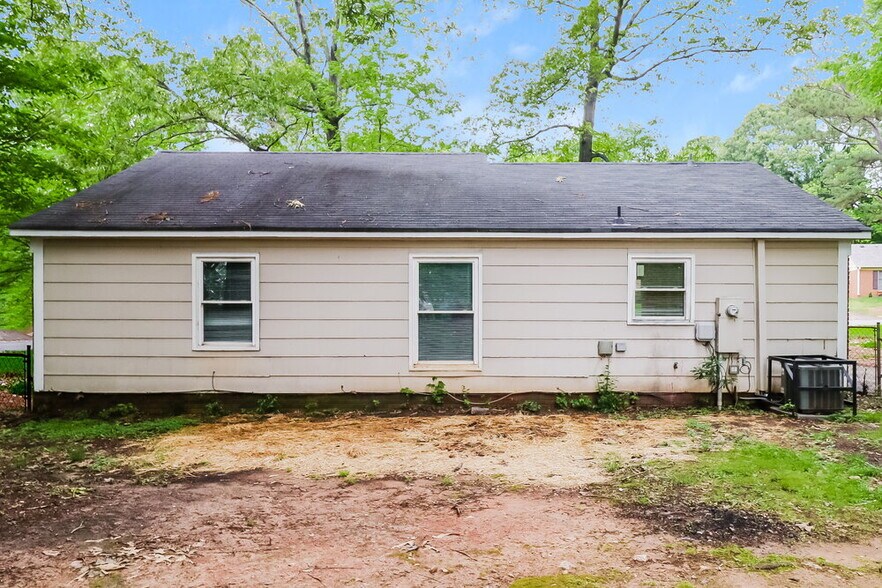 Building Photo - 323 Huntsmoor Dr