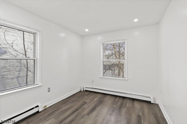 Building Photo - 17 Holsman St