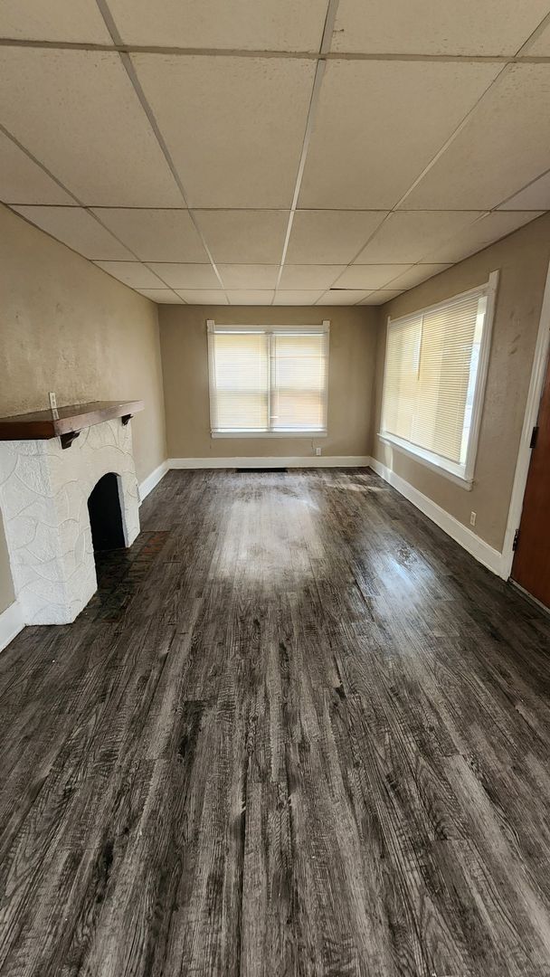 Building Photo - 2 Bed 1 Bath