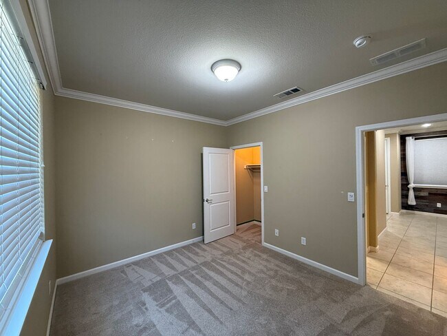 Building Photo - 55+ Community Home in Great Condition!