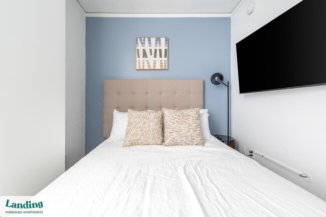 Building Photo - 933 McGee St