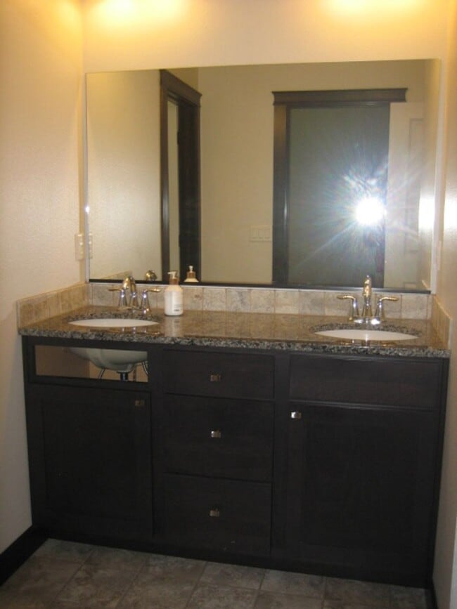 Building Photo - CDA Home w/ 22X45 RV Garage/Shop!