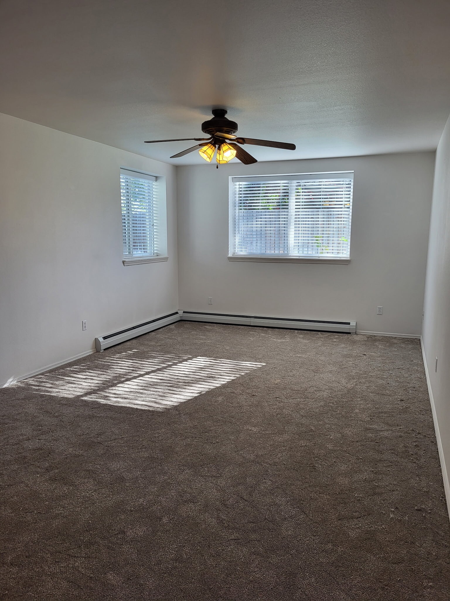 Building Photo - 702 Mantle Dr