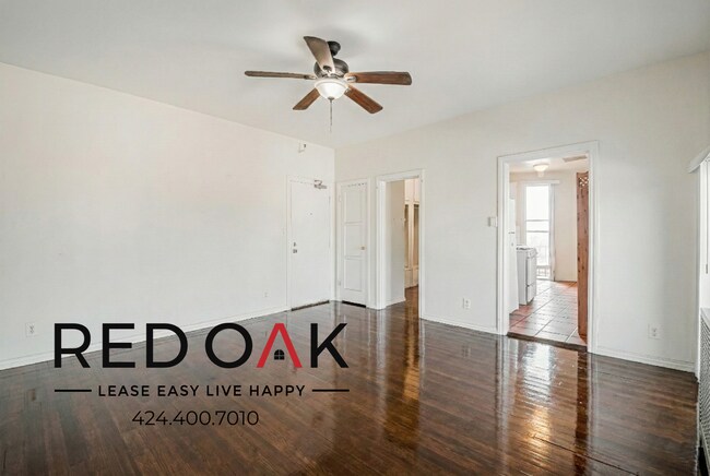 Building Photo - 835 S Oxford Ave