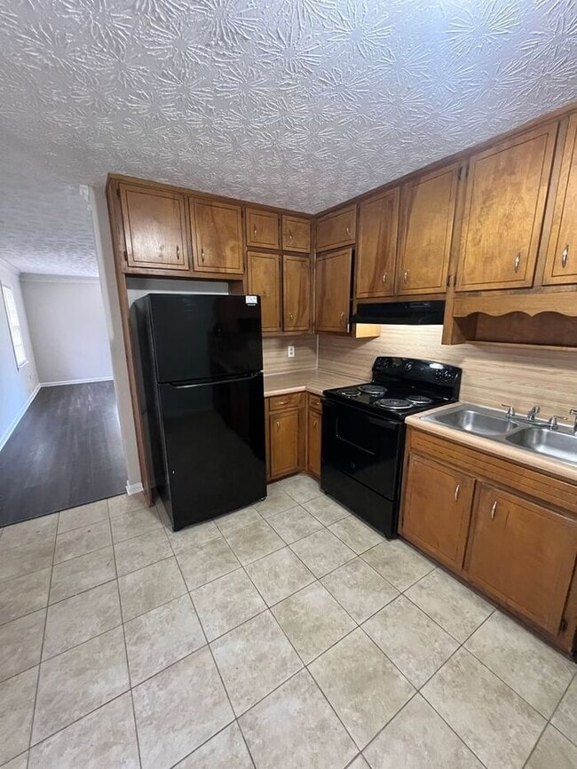 Building Photo - READY NOW!!! Ranch 2 bed 1 bath Duplex in Lawrenceville!