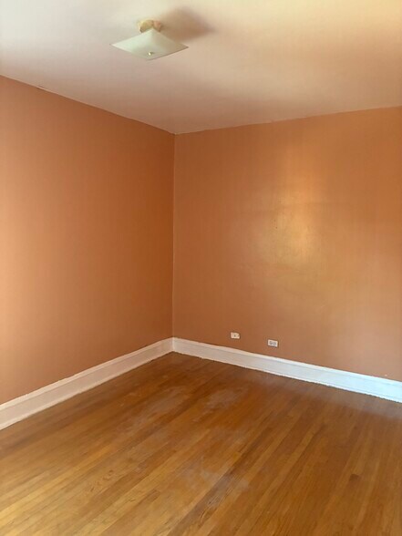 Building Photo - 1119 N Harding Ave