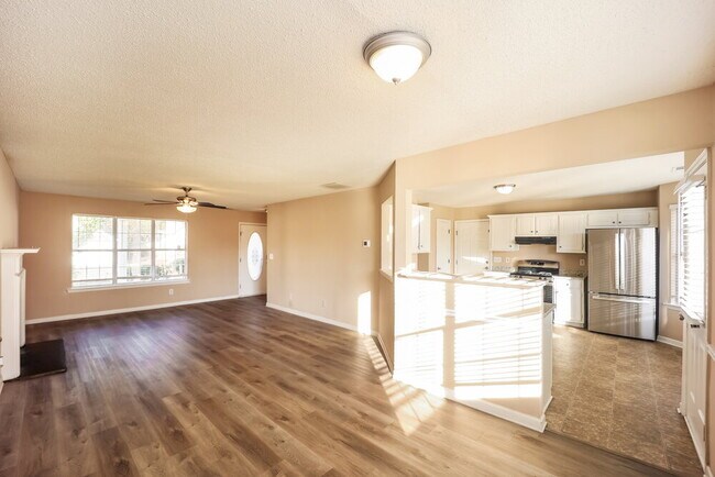 Building Photo - 255 Summer Hill Cir