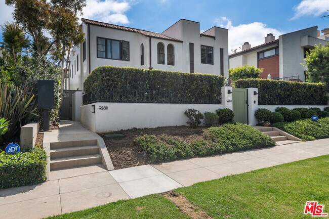 Building Photo - 930 Lincoln Blvd