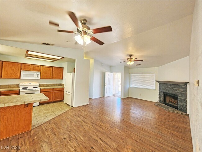 Building Photo - 2341 Yakima Ave