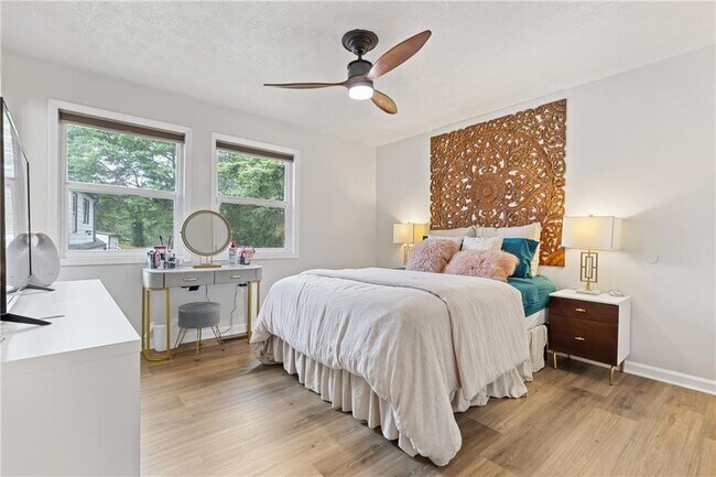 Building Photo - 1723 S Alvarado Terrace SW
