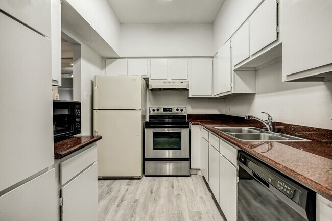 Building Photo - 1818 Augusta Dr