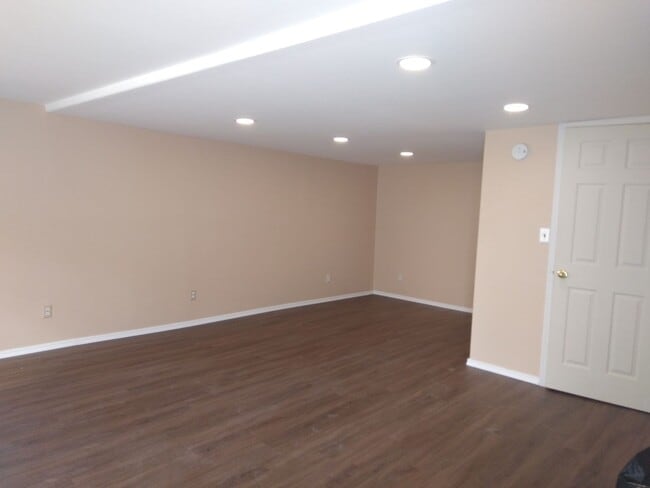 Building Photo - 3 Bed / 2 Bath Home + 1 bed / 1 bath Casita & work shop