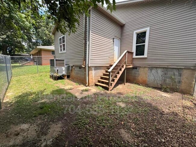 Building Photo - 1022 5th Street