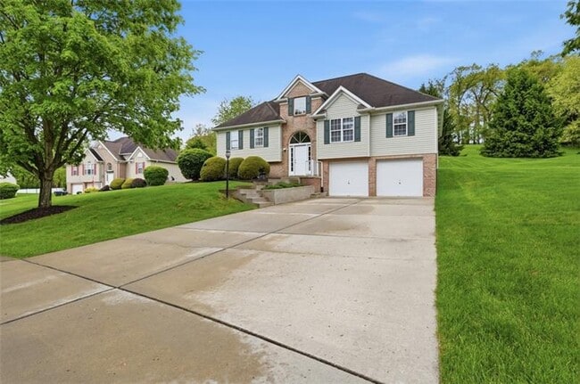 Building Photo - 223 Cottonwood Ln