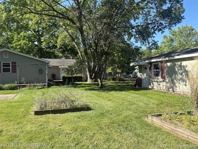 Building Photo - 6284 Woodsdale Dr