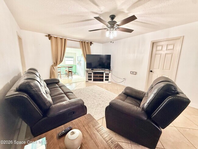 Building Photo - 1046 W Samms Ave