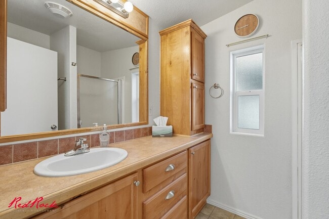 Building Photo - Single-Level 2 Bedroom Home in Washington 55+ Community!