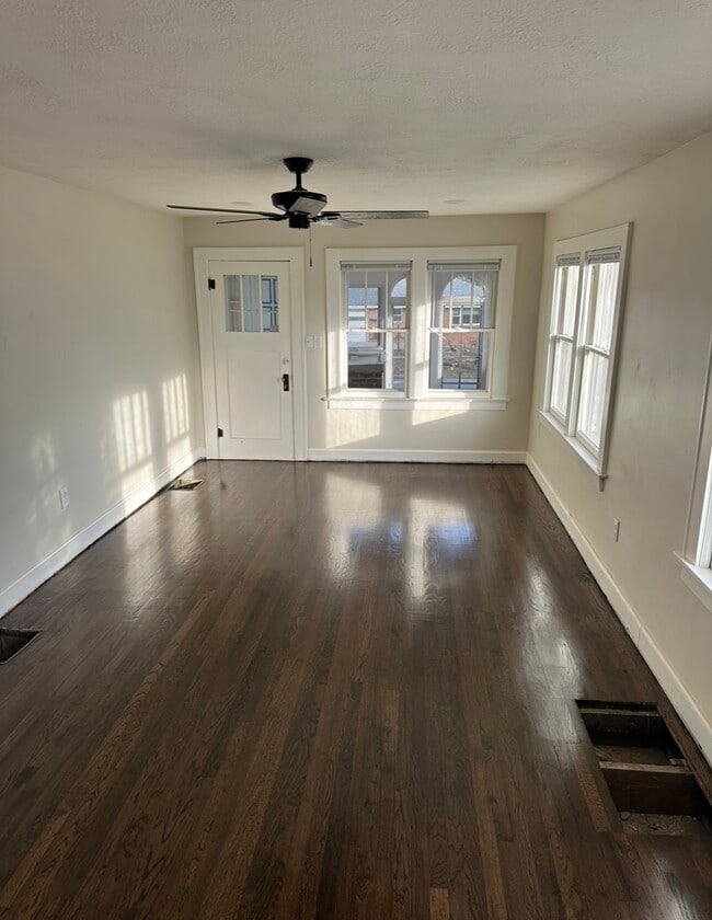 Building Photo - 126 S Willow Ave