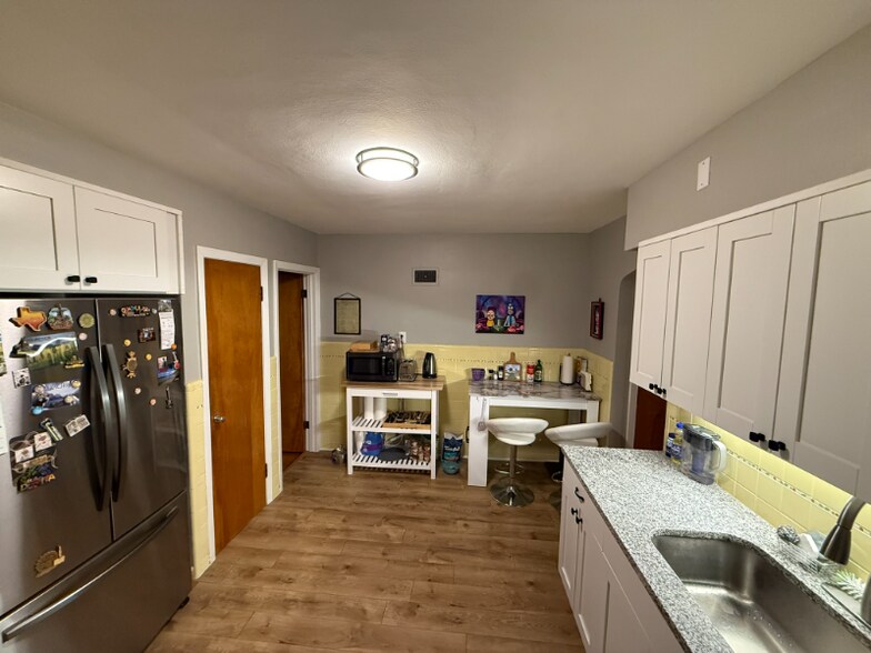 Building Photo - 4976 Oleatha Ave