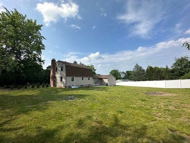Building Photo - 169 Rocky Hill Rd