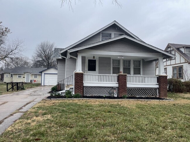 Primary Photo - Charming 3 Bedroom Home with Hardwood Floo...