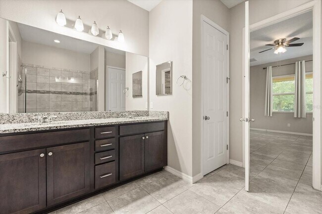 Building Photo - 1046 Grand Hilltop Dr