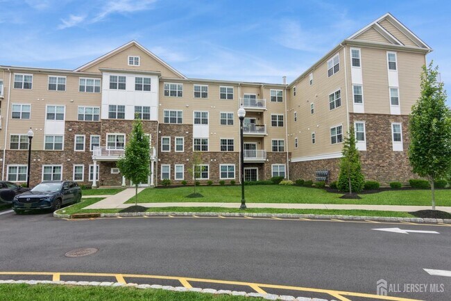 Building Photo - 727 Lorhan Dr