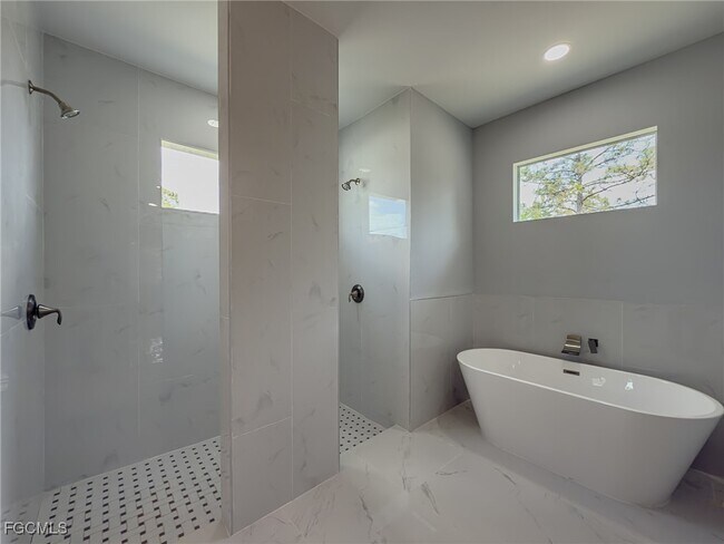 Building Photo - 6137 Higgins Ave