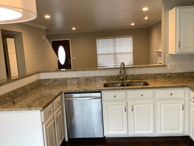 Building Photo - Bellevue - 3 bedrooms - 2 1/2 baths home