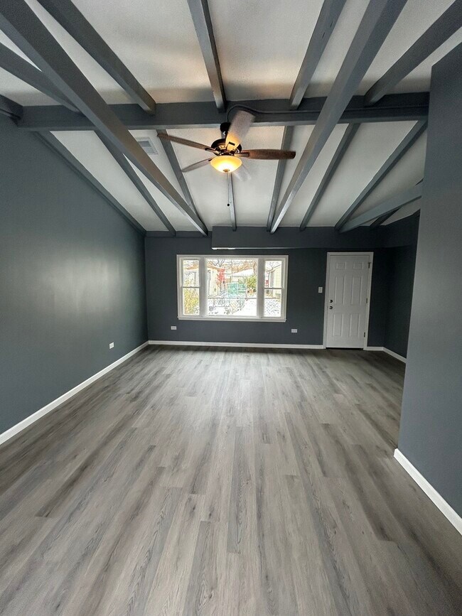 Building Photo - 176 Craig Dr W