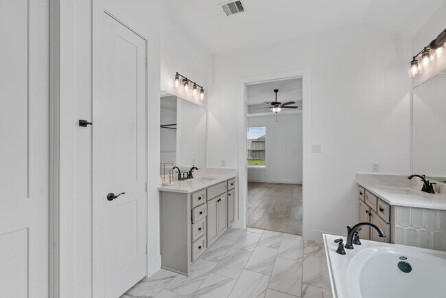 Building Photo - 9745 Roaring River Fls Ln