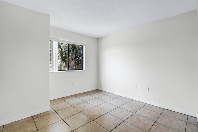 Building Photo - 5200 NW 31st Ave