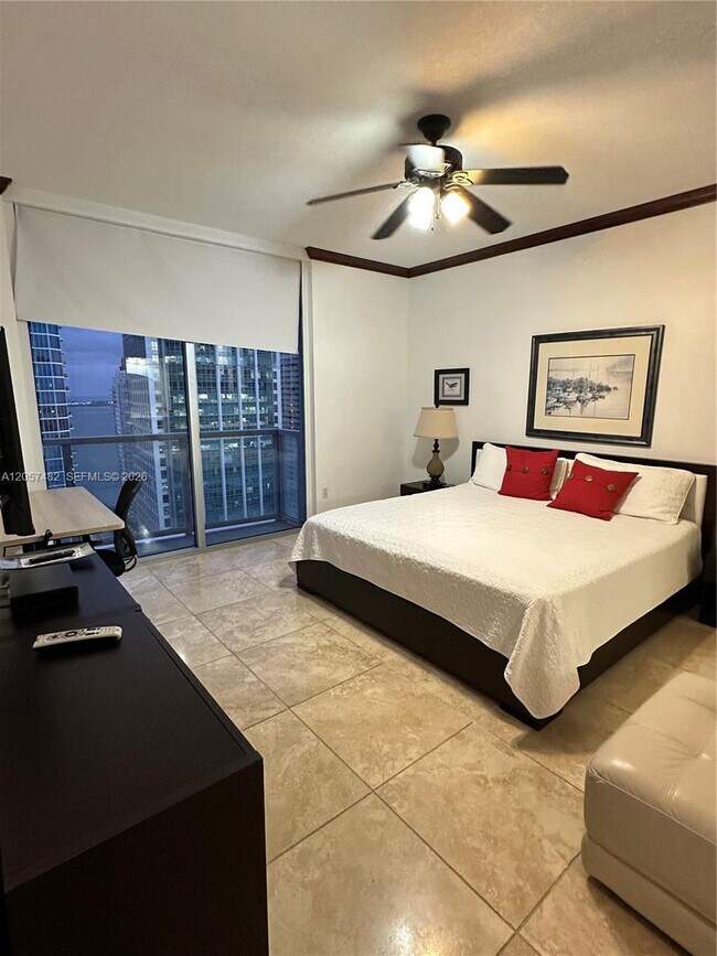 Building Photo - 1060 Brickell Ave