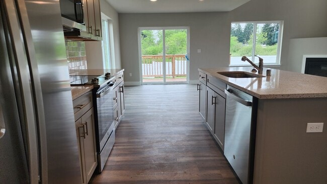 Building Photo - 3 Bedroom, 2.5 Bathroom + DEN in Yelm Cree...