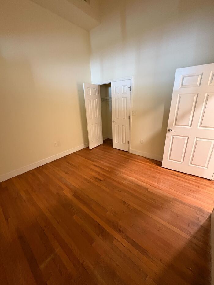 Building Photo - 525 E Grace St