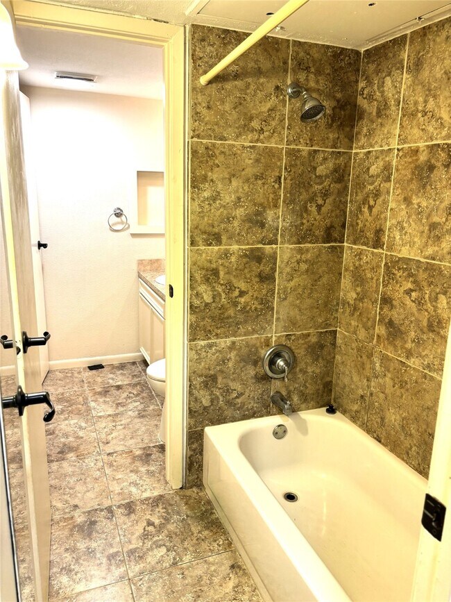 Building Photo - 3025 Walnut Bend Ln