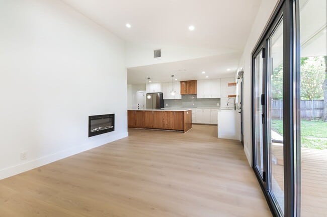 Building Photo - 7412 Fenton Dr