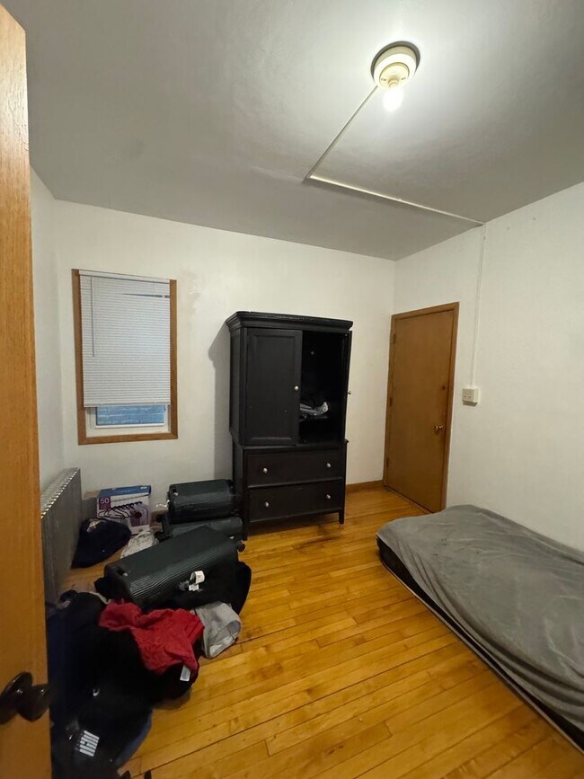 Building Photo - 2945 N Oakland Ave