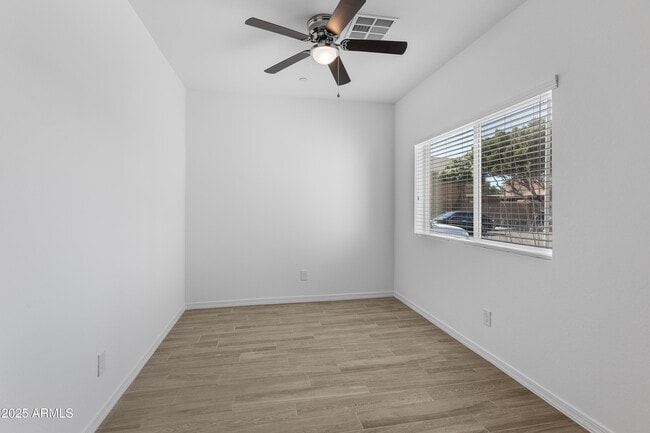 Building Photo - 2842 E Tracy Ln