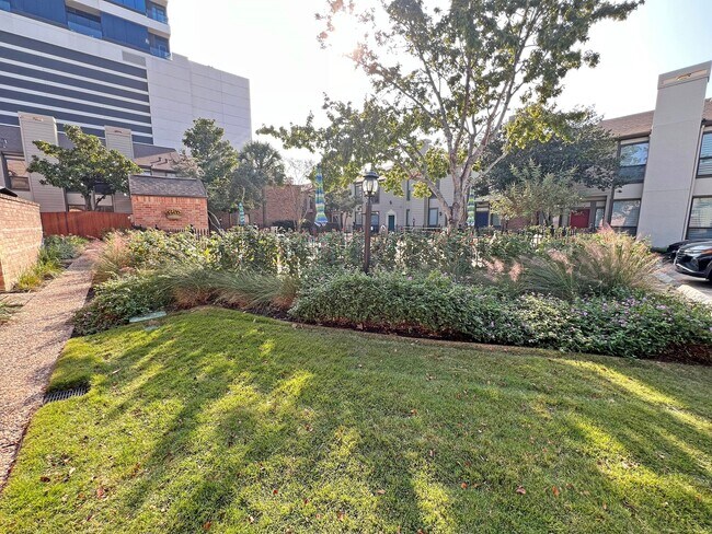 Building Photo - 1201 McDuffie St