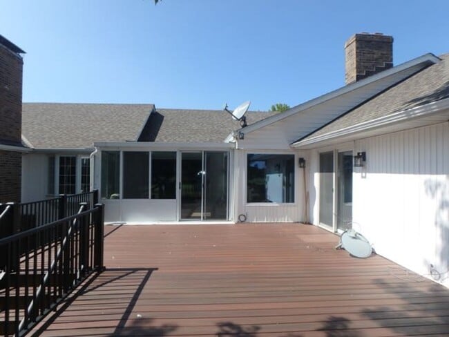 Building Photo - 1510 Woodrail Ave