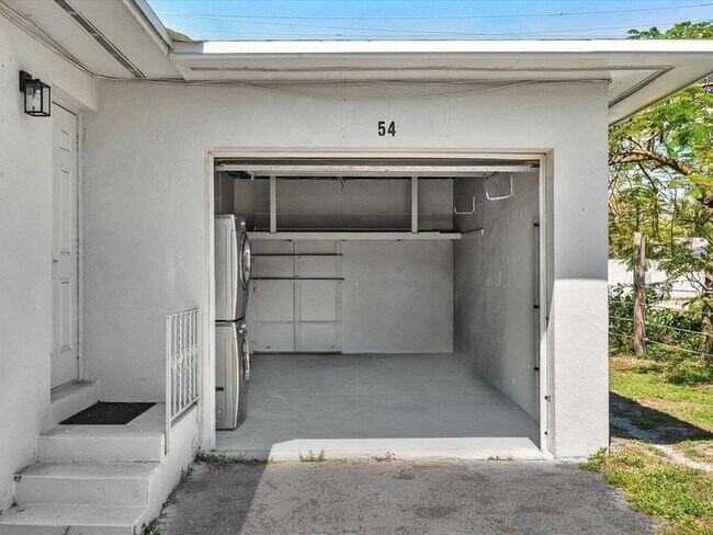 Building Photo - 54 SW 16th St