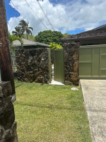 Front Gate - 1123 Kainui Dr