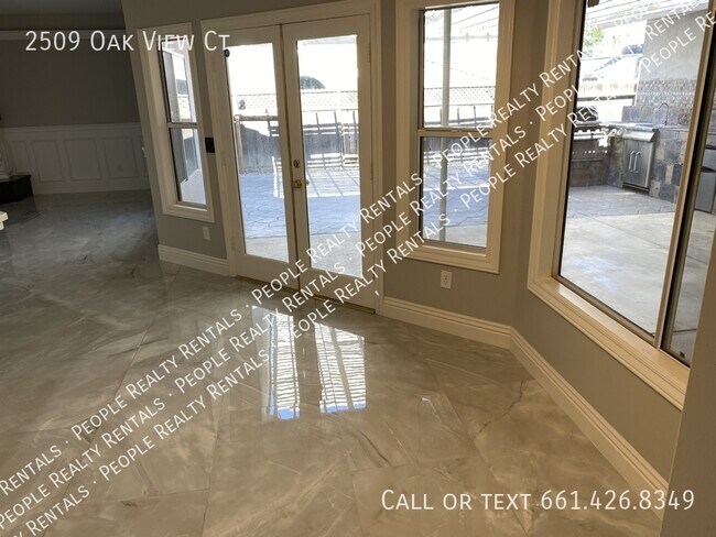 Building Photo - 2509 Oak View Ct